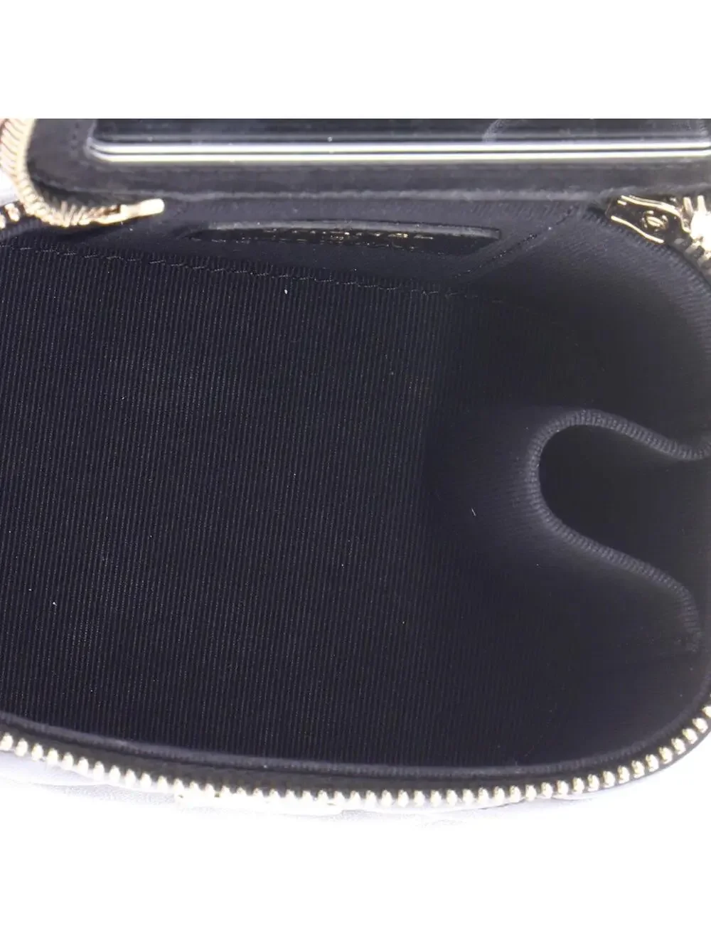 Chanel Vanity Case With Pearl Chain #327421C25B